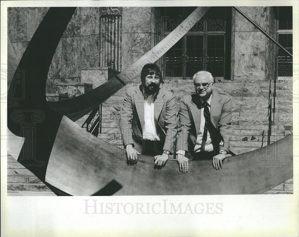 1984 Press Photo pf Astronmers Dr. Frank Drake and Dr. Robert Rood. - Historic Images