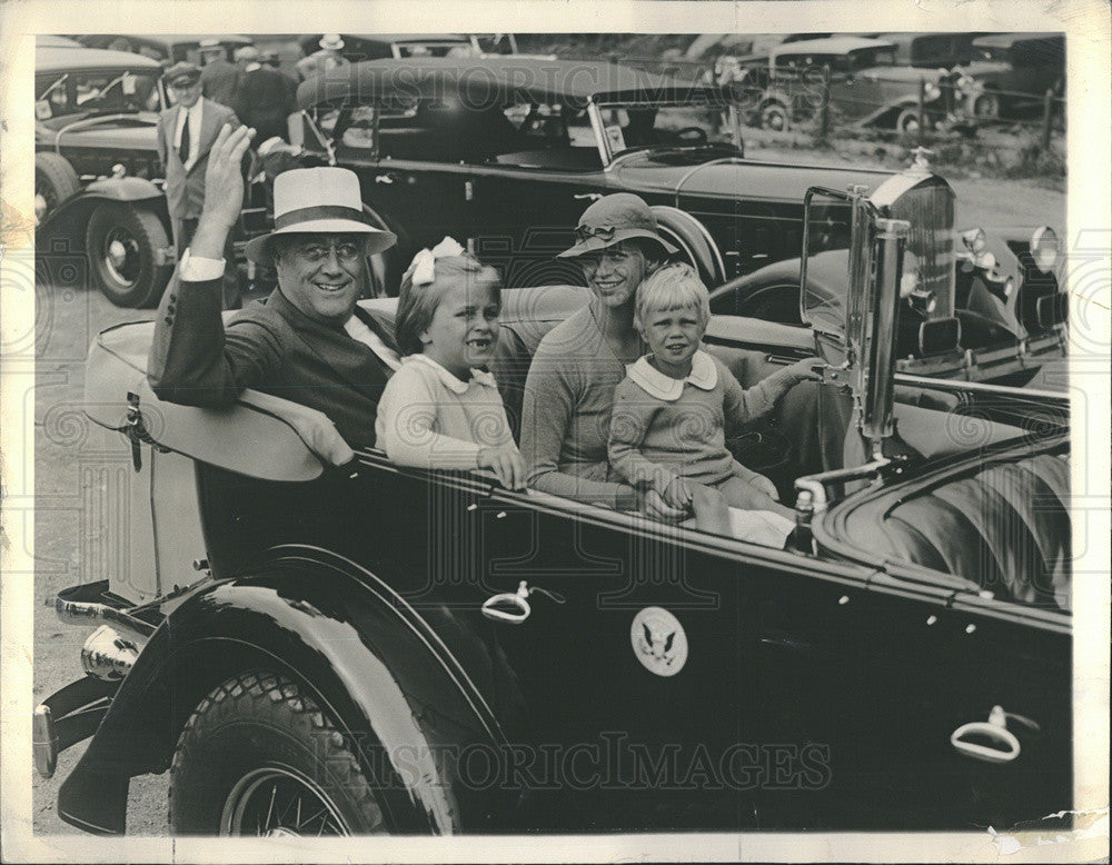 1933 Press Photo President Roosevelt With Granchildren Riding In Car Hyde Park - Historic Images