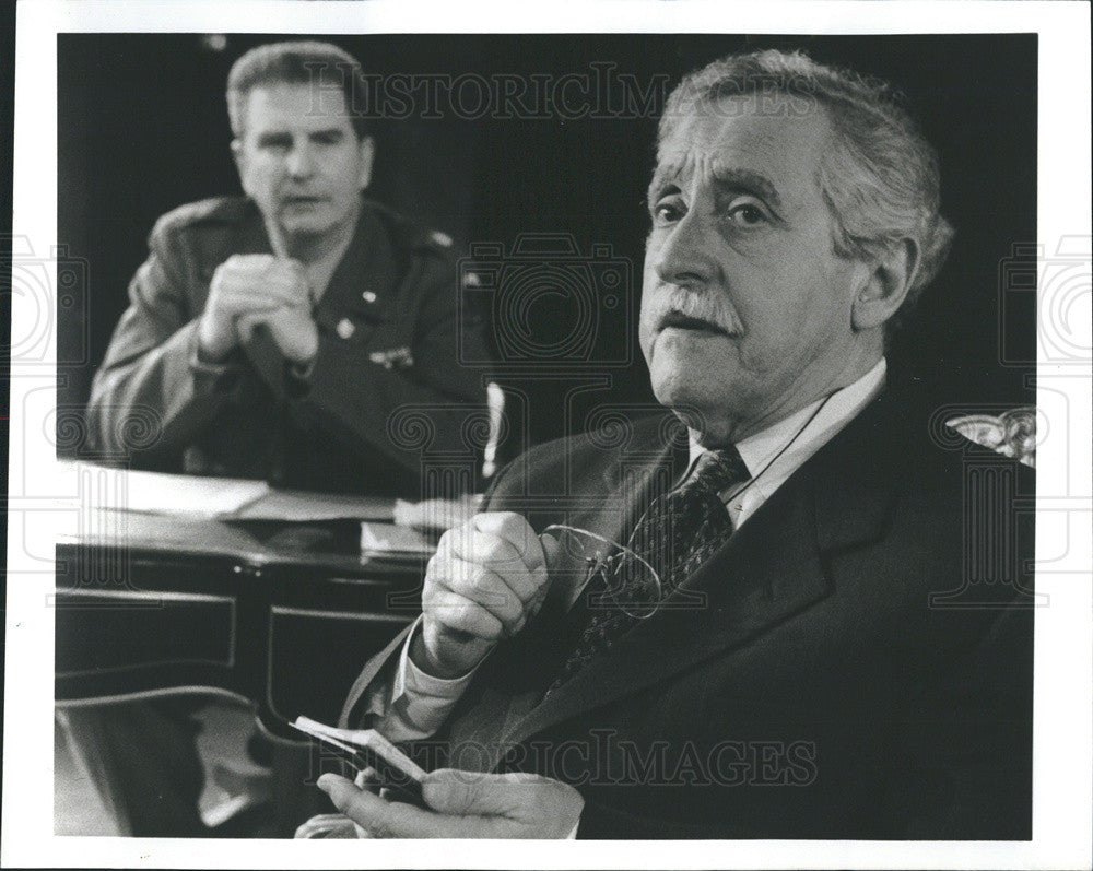 1998 Press Photo &quot;Taking Sides&quot; At Organic Touchstone Theatre - Historic Images