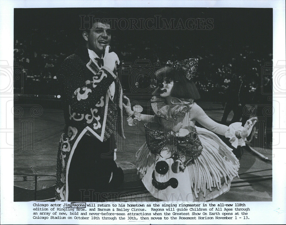 1988 Press Photo Chicago Actor Jim Ragona Singing ringmaster Ringling Bros. and - Historic Images