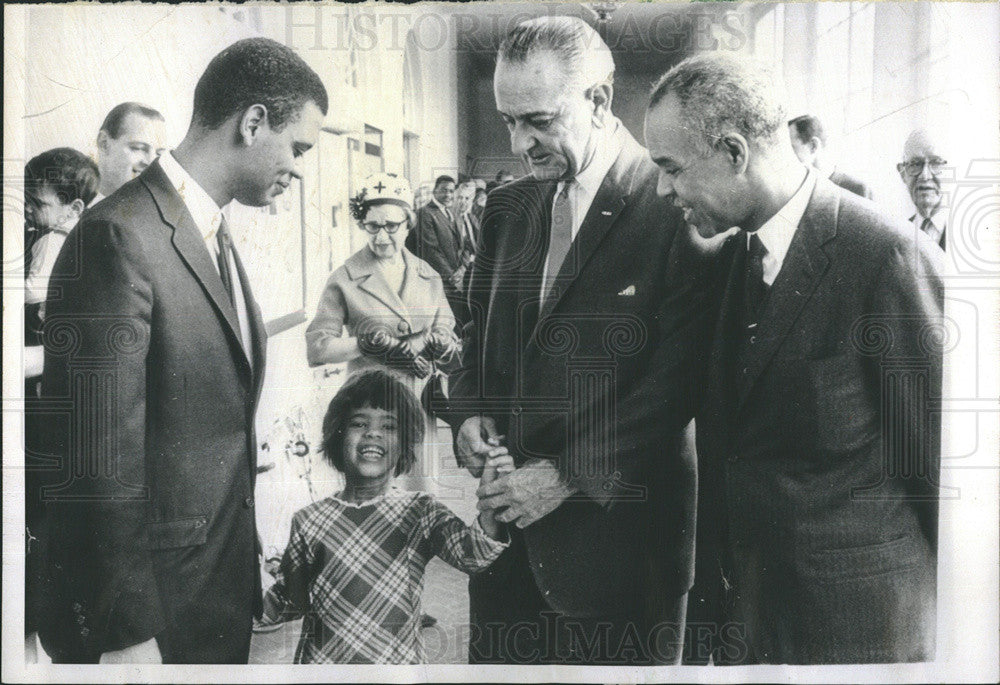 1966 Press Photo Roger Wilkins, Daughter Amy, President Johnson, Roy Wilkins - Historic Images