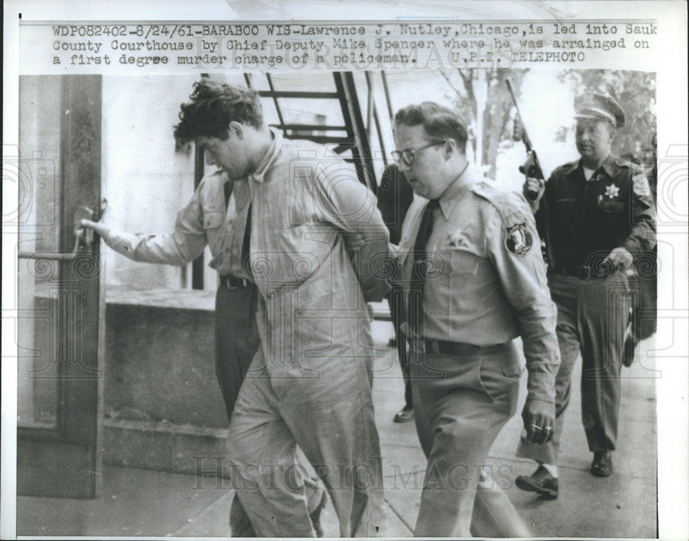 1961 Press Photo Lawrence Nutley, Mike Spencer, Sauk County Courthouse - Historic Images