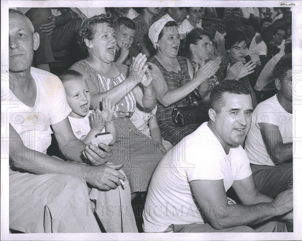 1961 Press Photo Tony Pryz cheers for Little Leaguer son Tom Pryz - Historic Images