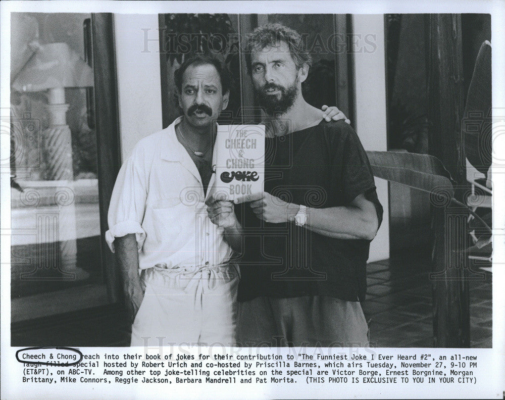 Press Photo Funniest Joke Special Guests Cheech And Chong Holding Coke Book - Historic Images