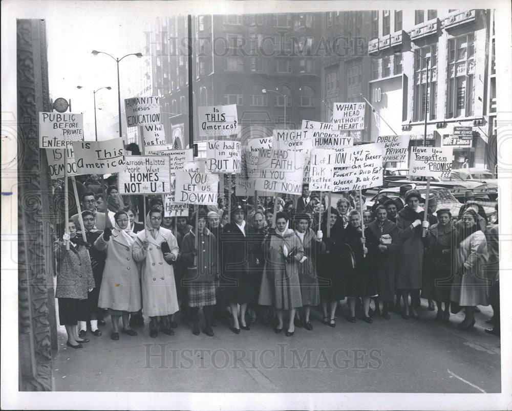 1961 Press Photo Protestors, University of Illinois Campus Site - Historic Images