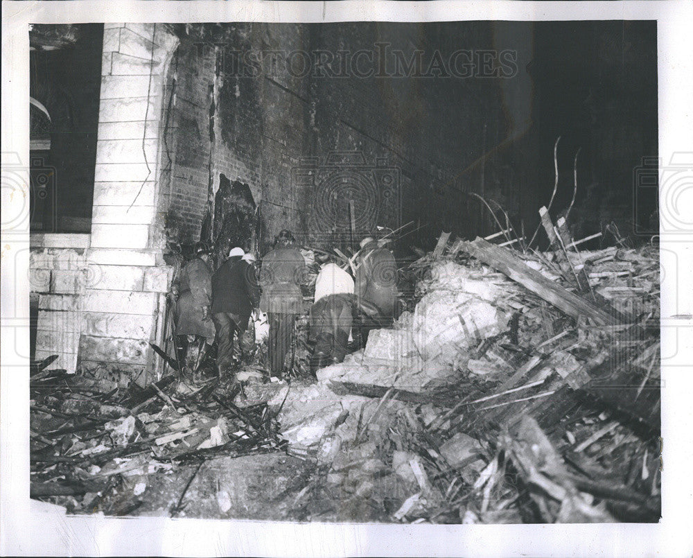 1958 Press Photo Firemen, Rubble, Lake Park, Chicago - Historic Images