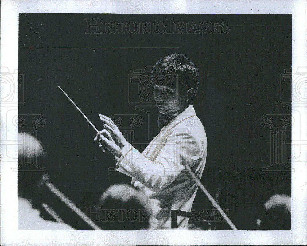 1968 Press Photo Seiji Ozawa, Ravinioa Music Director - Historic Images