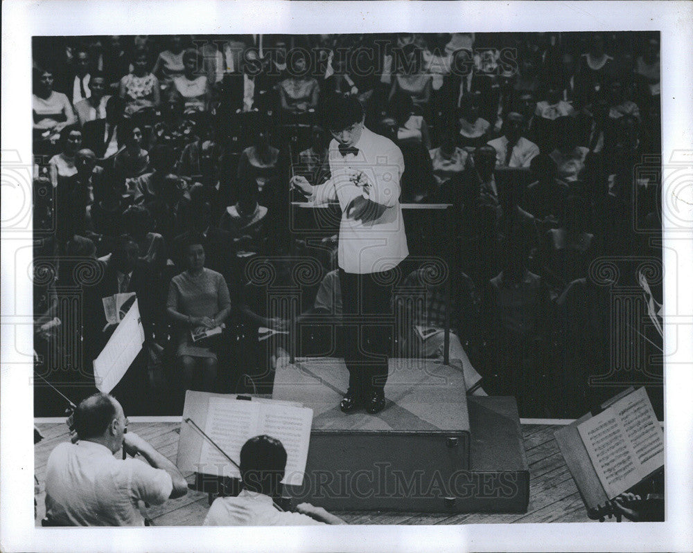 1969 Press Photo Seiji Ozawa, Ravinia Music Director - Historic Images