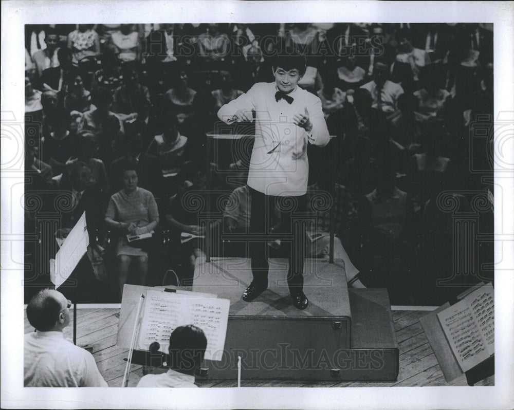 1969 Press Photo Seiji Ozawa, Ravinia Music Director - Historic Images