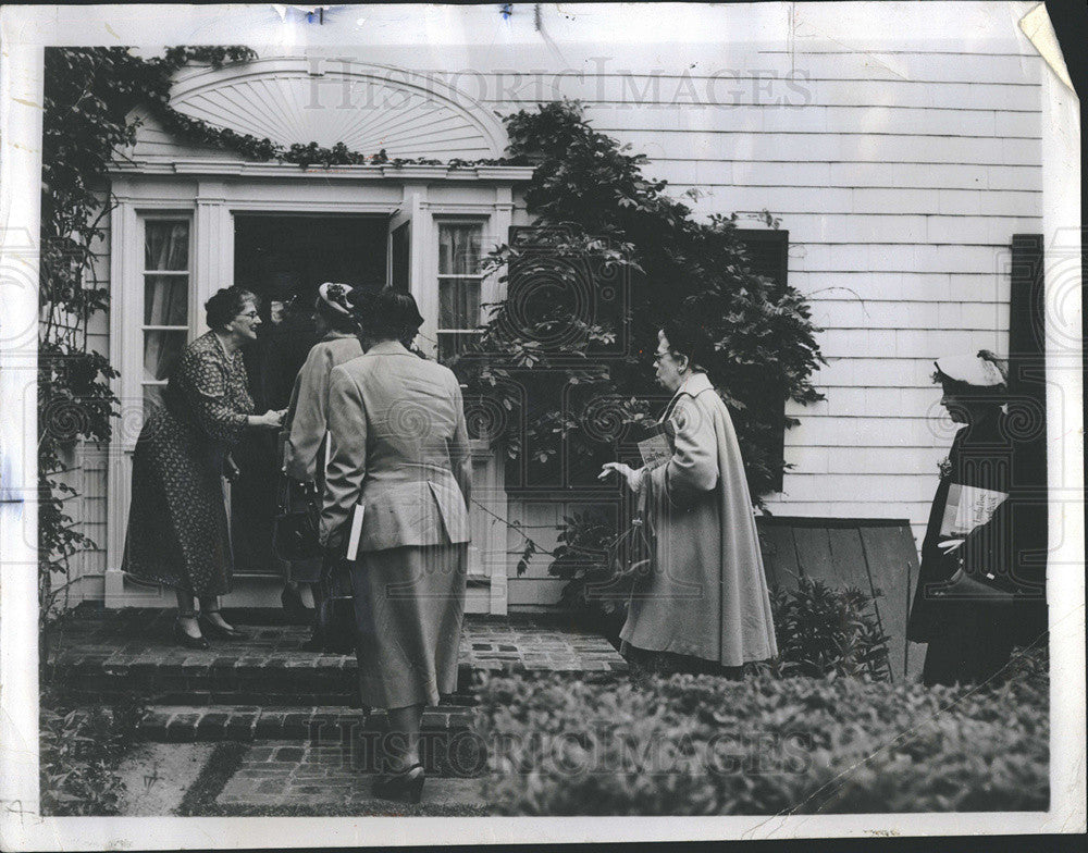 1951 Press Photo Emily Post, Edgartown, Massachusetts - Historic Images