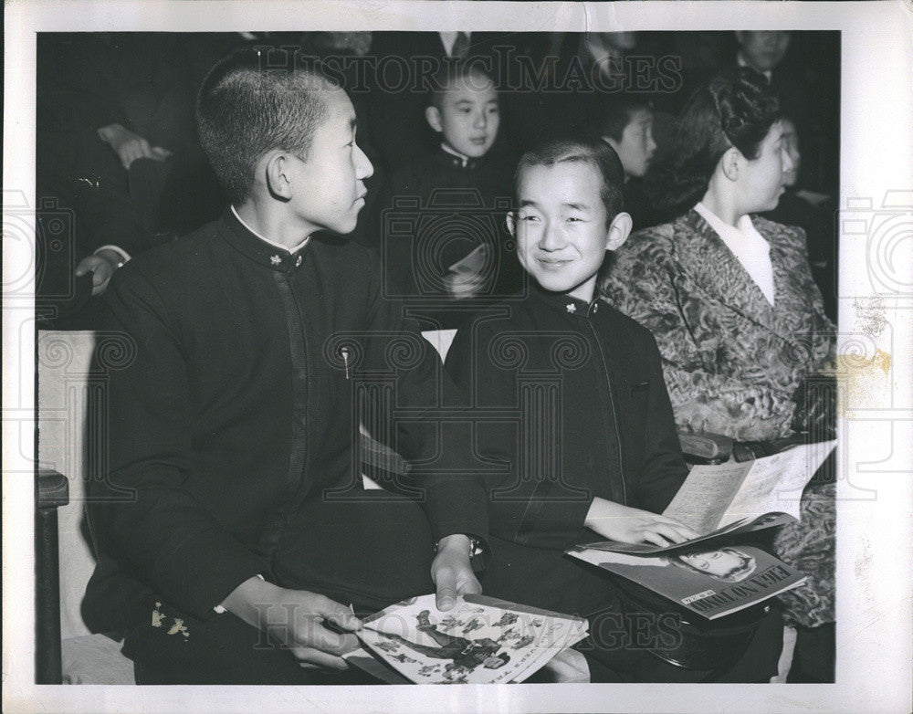 1948 Press Photo Crown Prince Akahito and Prince Masahito at the movie Gulliver&#39; - Historic Images