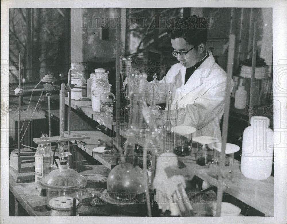 1957 Press Photo Prince Yoshi doing research in the labratory - Historic Images