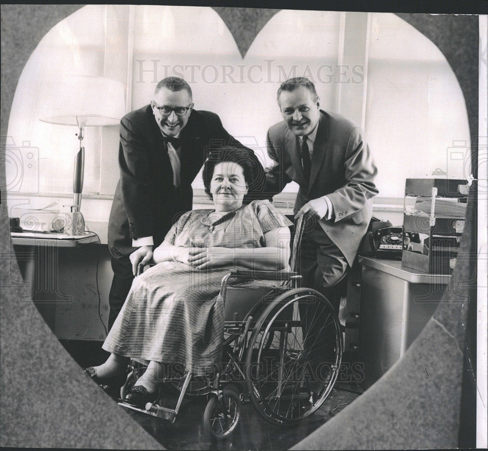 1962 Press Photo Irene Qualls is presented with a new wheelchair by Dr. Benjamin - Historic Images