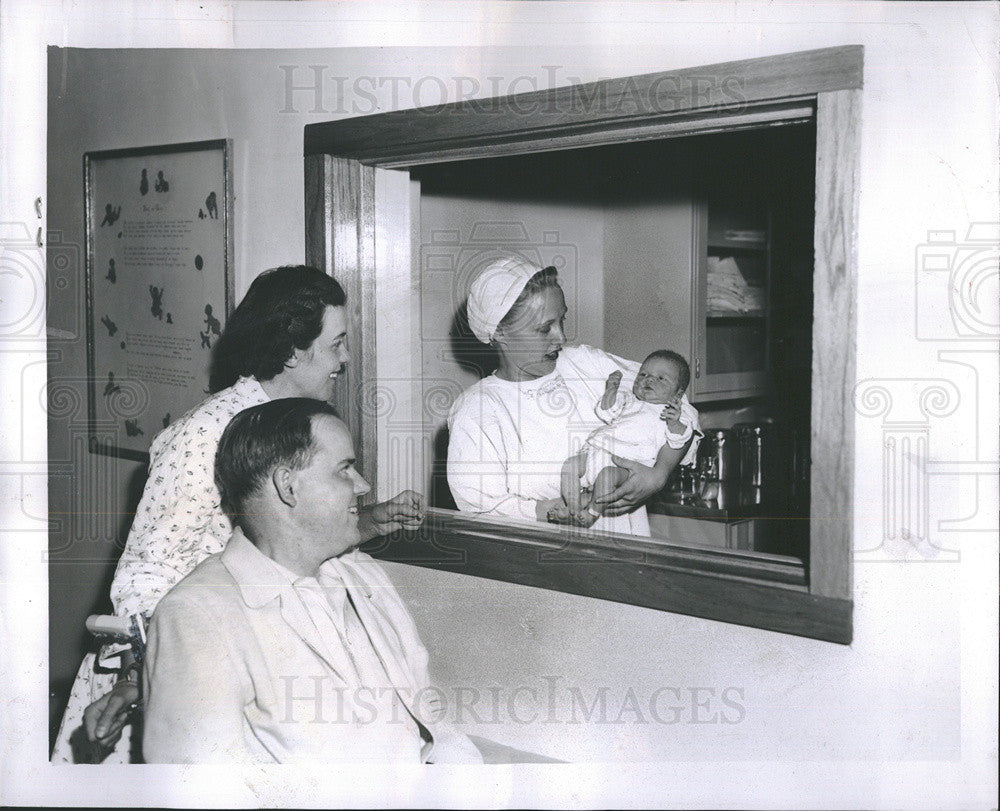 1955 Press Photo Dr. Thomas A. Michiels, Baby Evanston at St. Francis Hospital - Historic Images