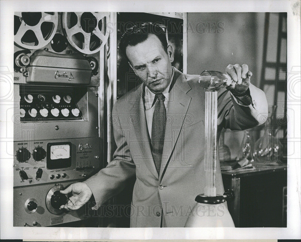 Press Photo Dr. Irwin Moon, Director Moody Institute of Science, Los Angeles - Historic Images