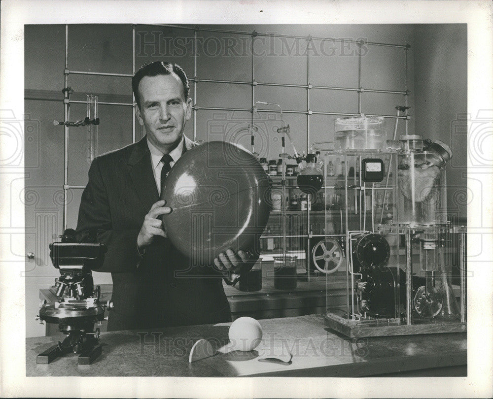 Press Photo Dr. Irwin Moon, Dir. Moody Inst of Science, Film Red River of Life - Historic Images