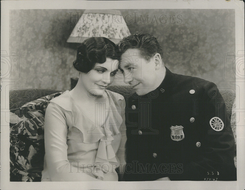 Press Photo Side Street Film Actor Tom Moore With Actress Scene - Historic Images