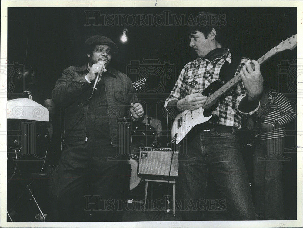 1982 Press Photo BB Odom Singing At Checker Board Lounge- &quot;Blue Monday&quot; Band - Historic Images