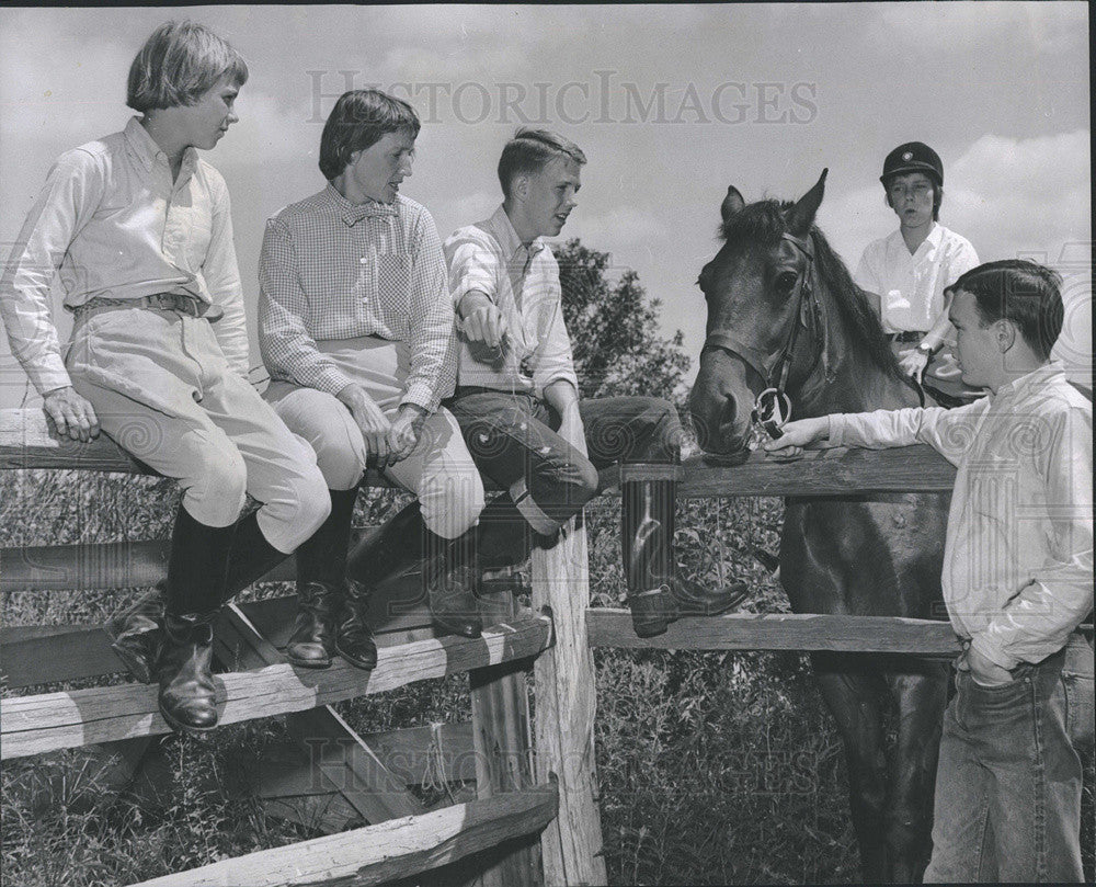 1960 Press Photo Mrs John Odell, Maggie, Gordon, Laurie, Jay, Horse Show - Historic Images