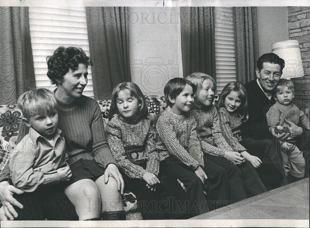 1971 Press Photo Mr, Mrs James Officer, Children, Irish Refugees - Historic Images