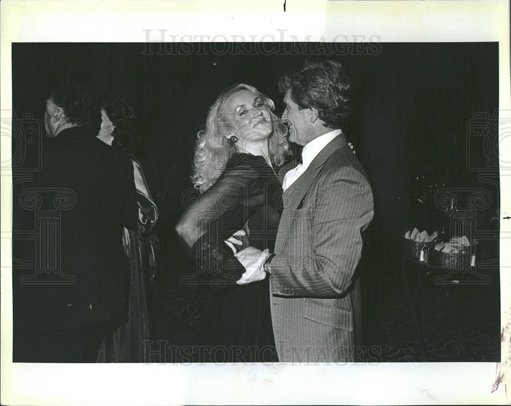 1984 Press Photo Hugh O&#39;Brian dancing with Ligita Dienhart at Variety Club Ball - Historic Images