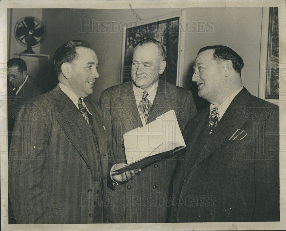 1950 Press Photo Richard Daley James McGuire and Thomas Morris met with the - Historic Images