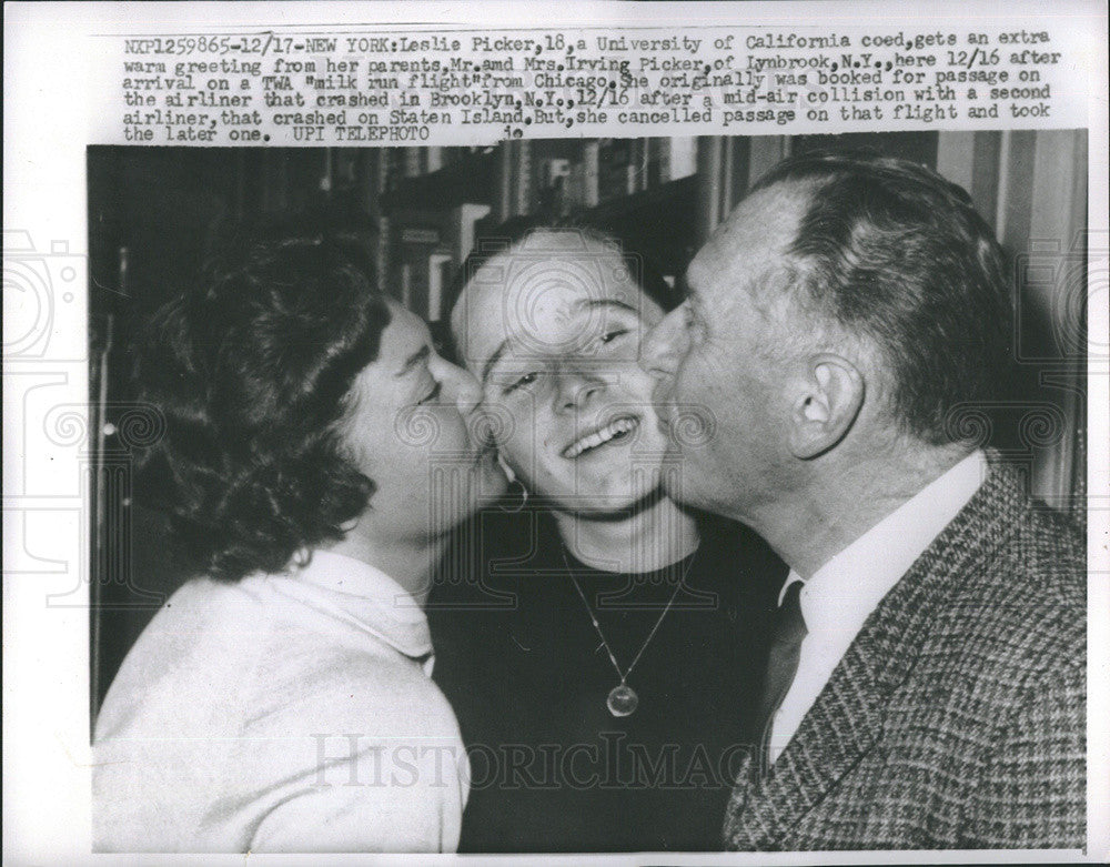 1960 Press Photo Leslie Picker Univ CA Coed Is Safe After Canceled Flight Crash - Historic Images