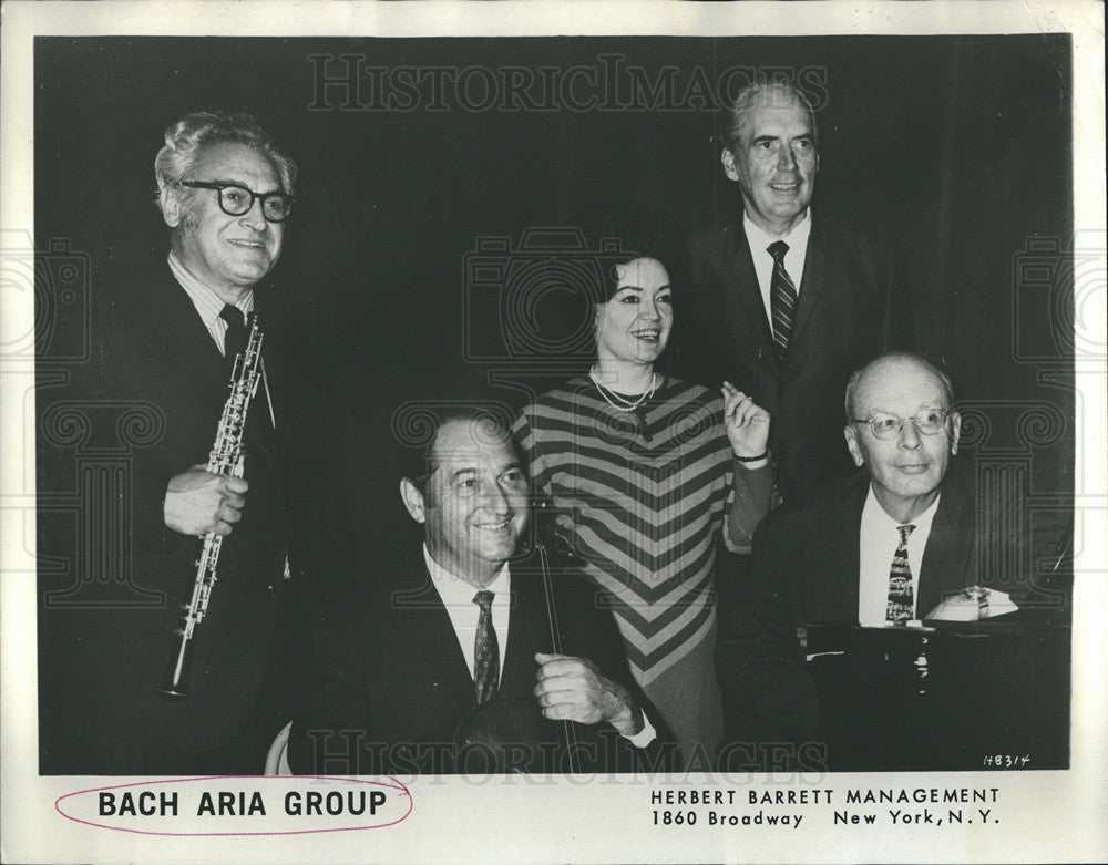 1976 Press Photo Bach Aria Group Musicians Pose for Photo - Historic Images