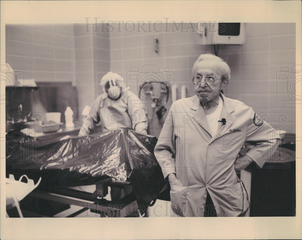 1993 Press Photo Dr. Robert Stein Cook County Medical Examiner - Historic Images