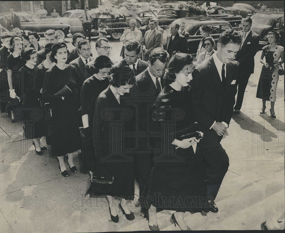 1952 Press Photo Children Dr. McGuire Attend Church Seventeen Called Him Dad - Historic Images