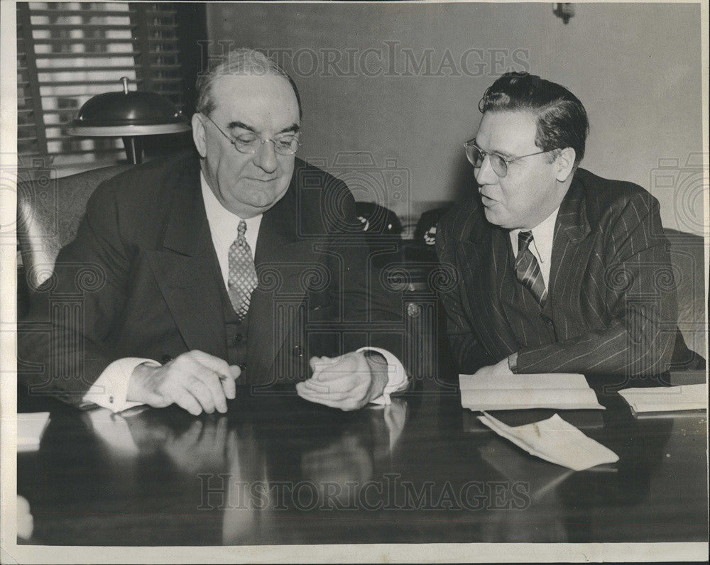 1938 Press Photo Alexander McKay Board of Election Interviewed by Bob Kennedy - Historic Images