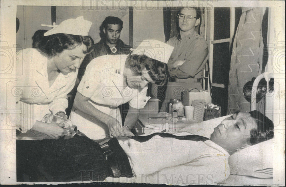 1950 Press Photo Japanese Prince Takamatsu Donates Blood in Toyko - Historic Images