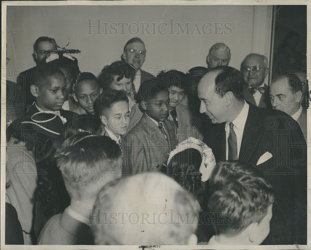 1949 Press Photo Gov Adlai Stevenson, Fourth Ward, Chicago - Historic Images