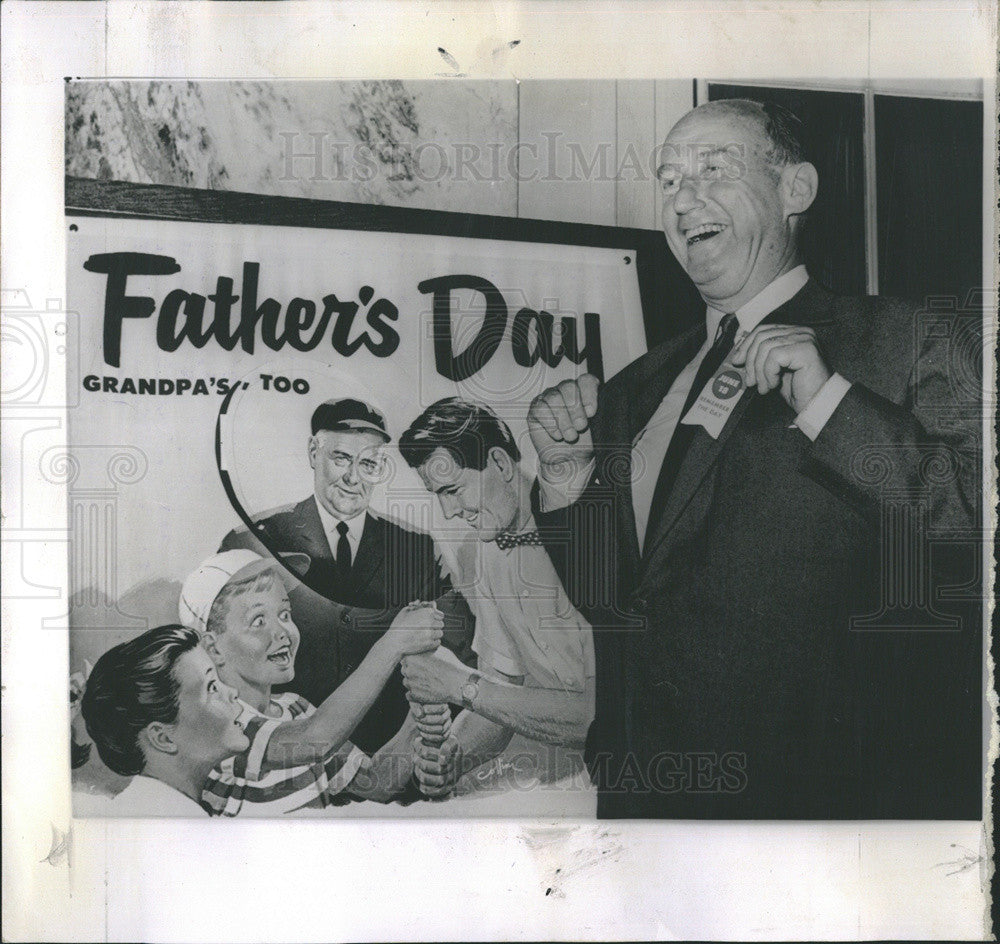 1961 Press Photo Aldai E. Stevenson US Ambassador UN Father&#39;s Day Poster Astoria - Historic Images