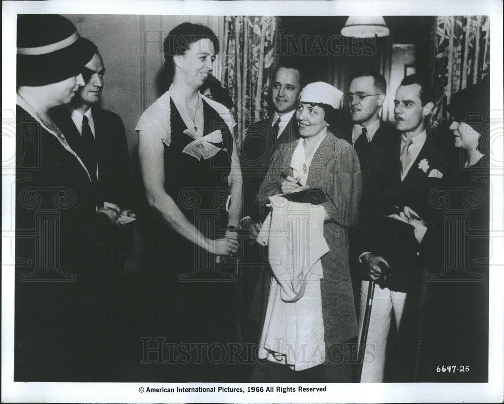 1967 Press Photo Eleanor Roosevelt At Paris Conference Documentary Scene - Historic Images