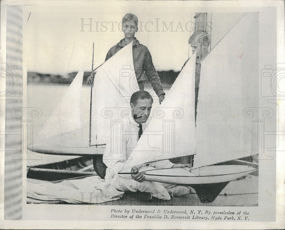 1954 Press Photo President Franklin D. Roosevelt Sons James &amp; Elliot Sailboats - Historic Images