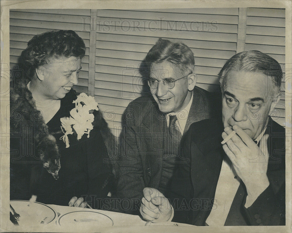 1947 Press Photo Mrs Elanor Roosevelt, Paul Douglas, Dr Edwin Embree - Historic Images