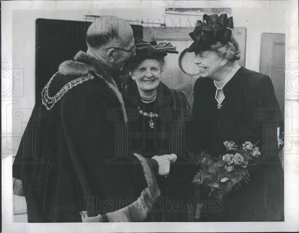 1948 Press Photo Mrs Franklin Roosevelt Arriving in England - Historic Images