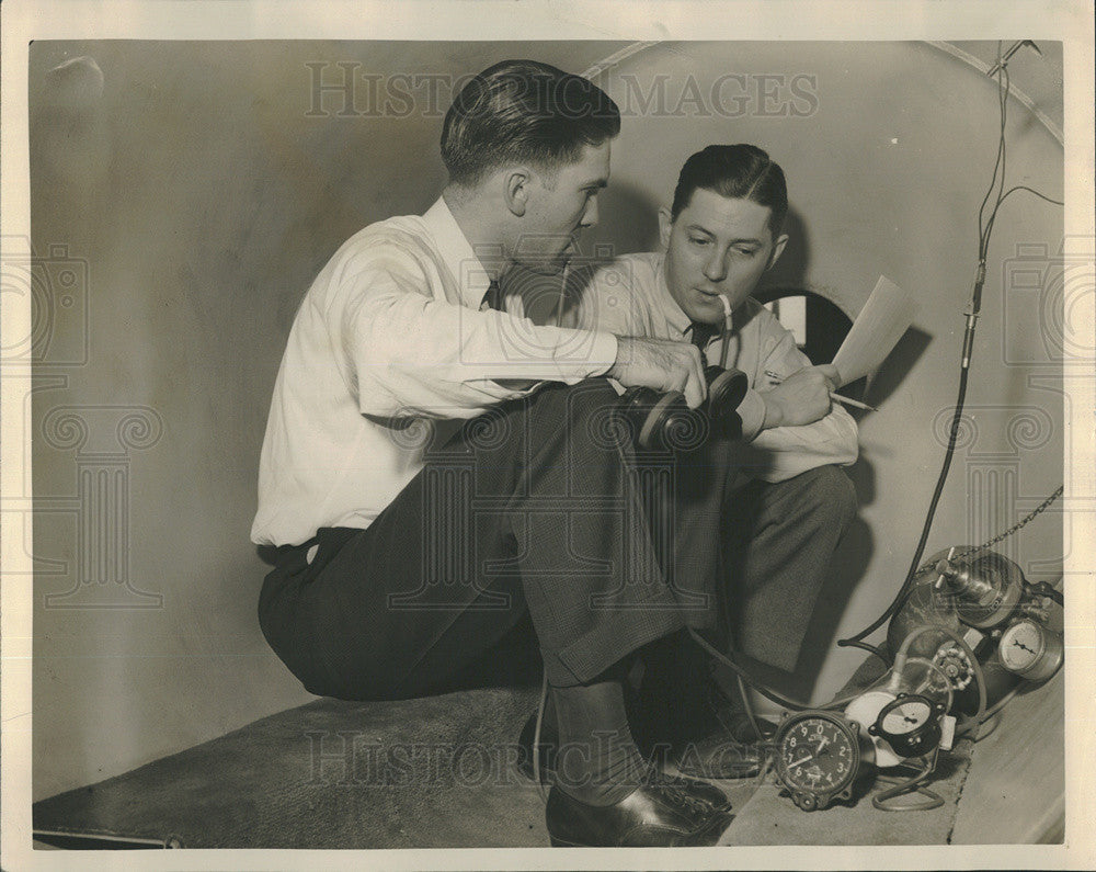 1938 Press Photo M.M. Davies Research Engineer &amp; Bob Loder Chicago Daily News - Historic Images