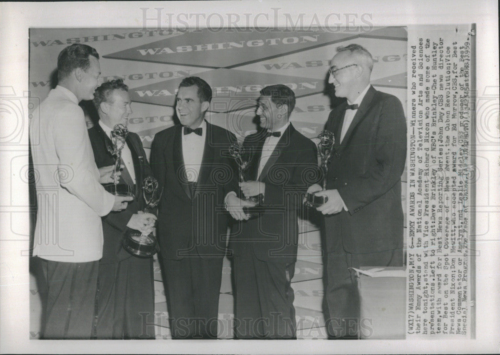 1959 Press Photo Nixon Presents Emmy Awards - Historic Images