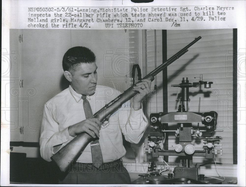1961 Press Photo Detective Inspects Double Murder Weapon Used on Two Girls - Historic Images