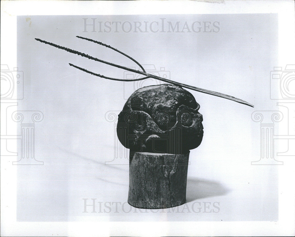 1972 Press Photo Head and Bird sculpture by artist Joan Miro - Historic Images