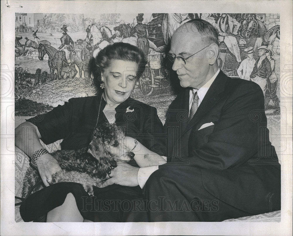 1955 Press Photo Dean Of Chicago Consular Corps Goestra Oldeburg &amp; Wife Elsie - Historic Images