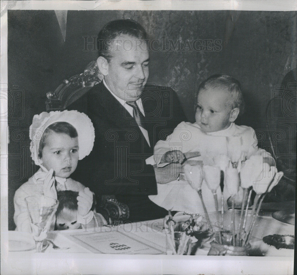 1959 Press Photo Prince Rainier Sits With Children - Historic Images