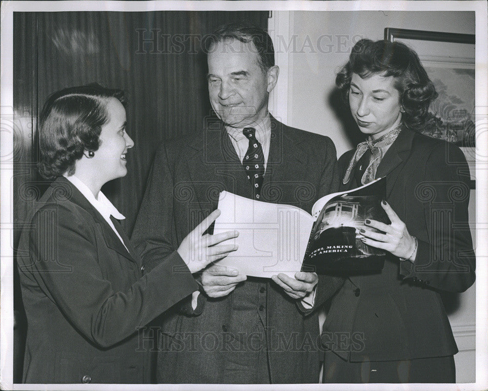 1950 Press Photo Irving S. Olds Chairman Board U.S. Steel Elizabeth Corbit - Historic Images