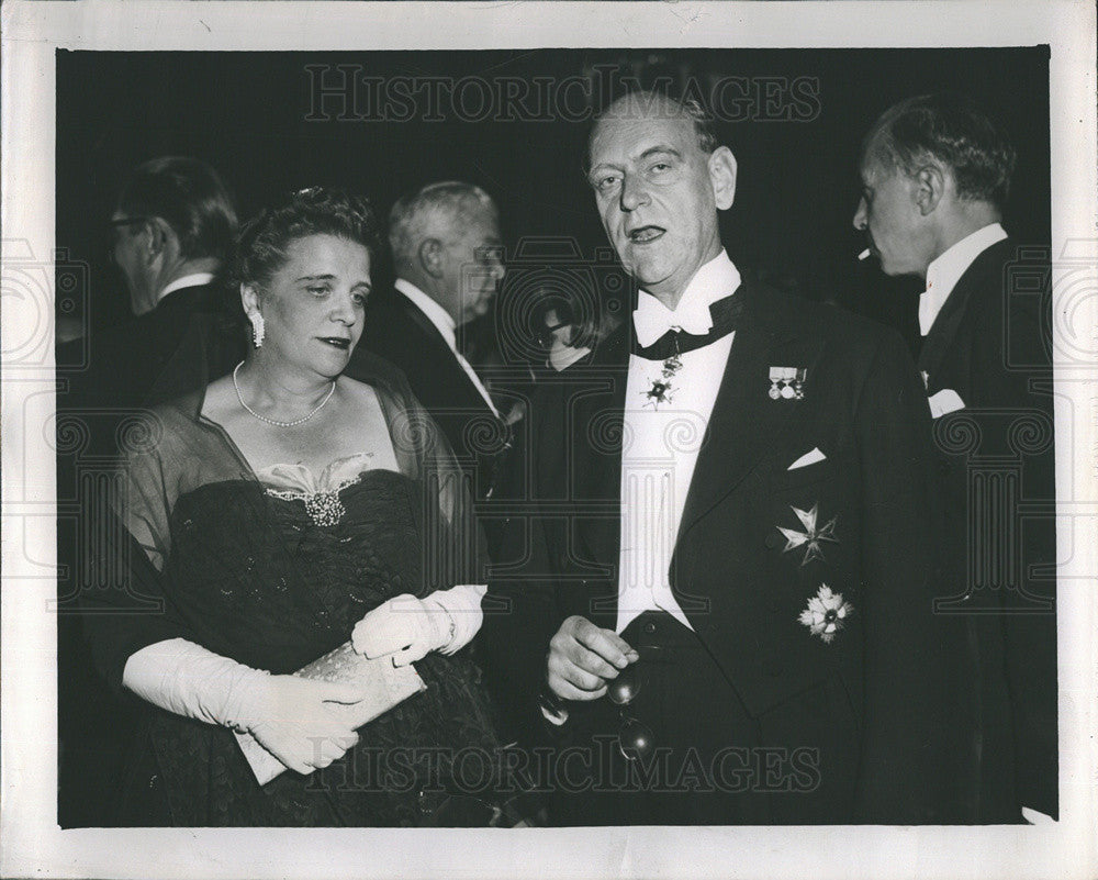 1954 Press Photo Gosta Oldenburg Swedish Royal Consul General Sweden - Historic Images