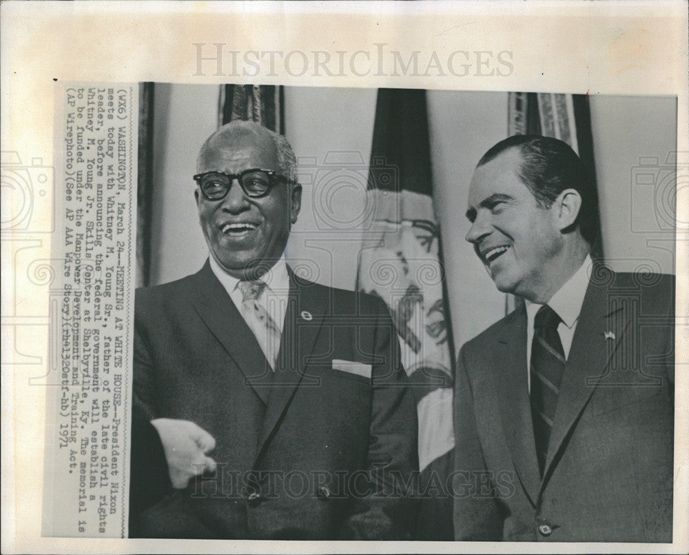 1971 Press Photo President Nixon Meets Whitney Young Sr Washington - Historic Images