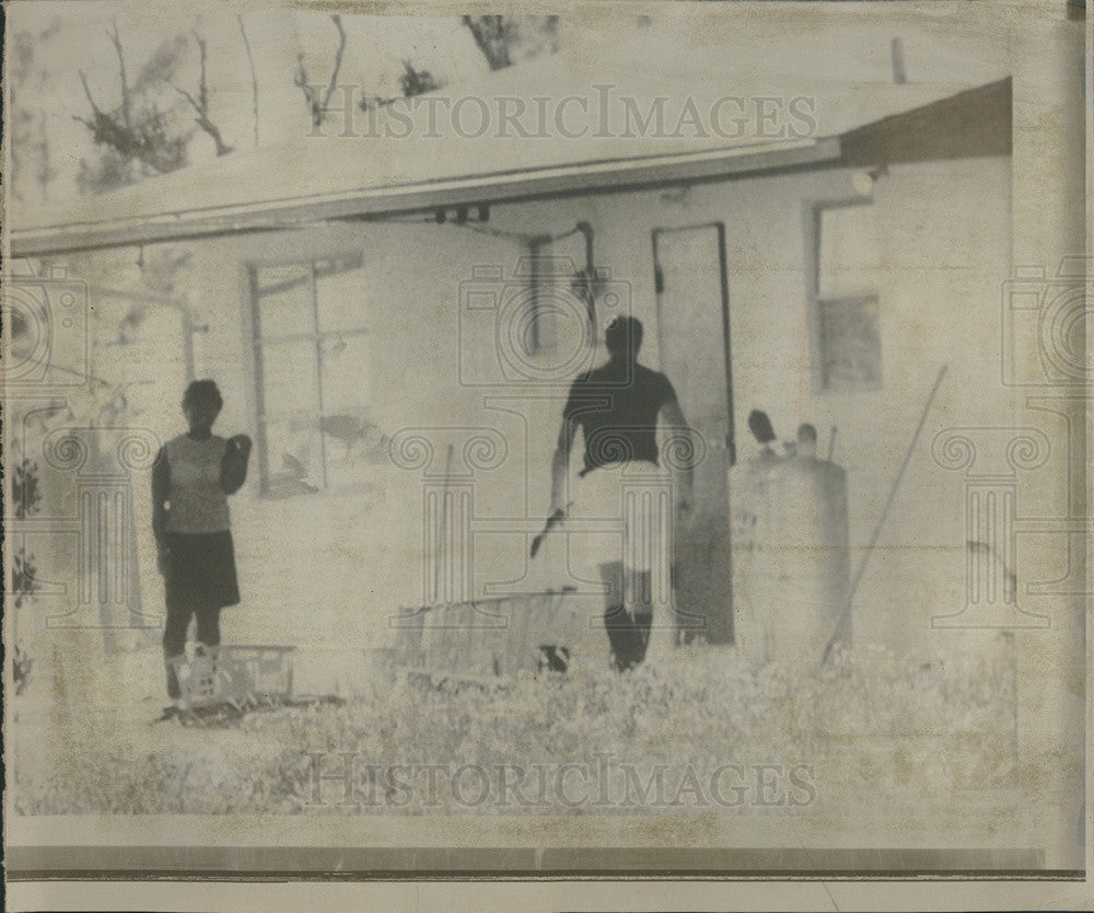 1966 Press Photo Adam Clayton Powell On Bimini Island With A Gun - Historic Images