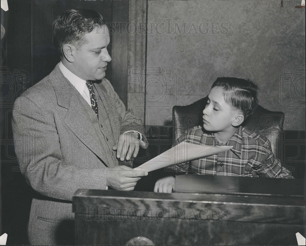 1948 Press Photo State Attorney Alex Napoli and Witness Gerald Michalek 9 - Historic Images