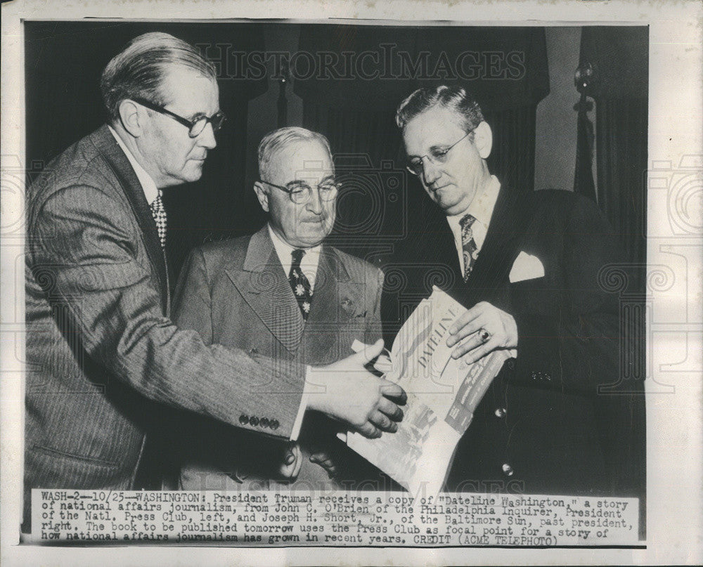 1949 Press Photo President Truman, John O&#39;Brien &amp; Joseph Short with Newspaper - Historic Images